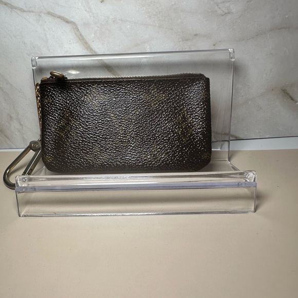 Louis Vuitton Brown Monogram Key Cles Holder - Picture 9 of 12